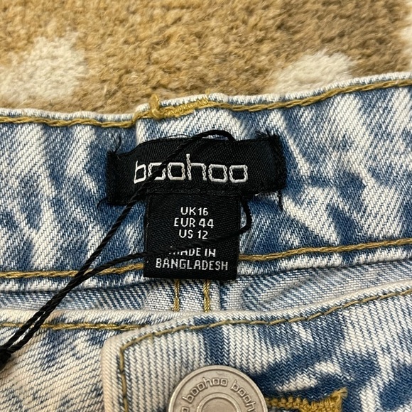 Boohoo Acid Wash distressed denim mom shorts women’s size 12 - Picture 7 of 9